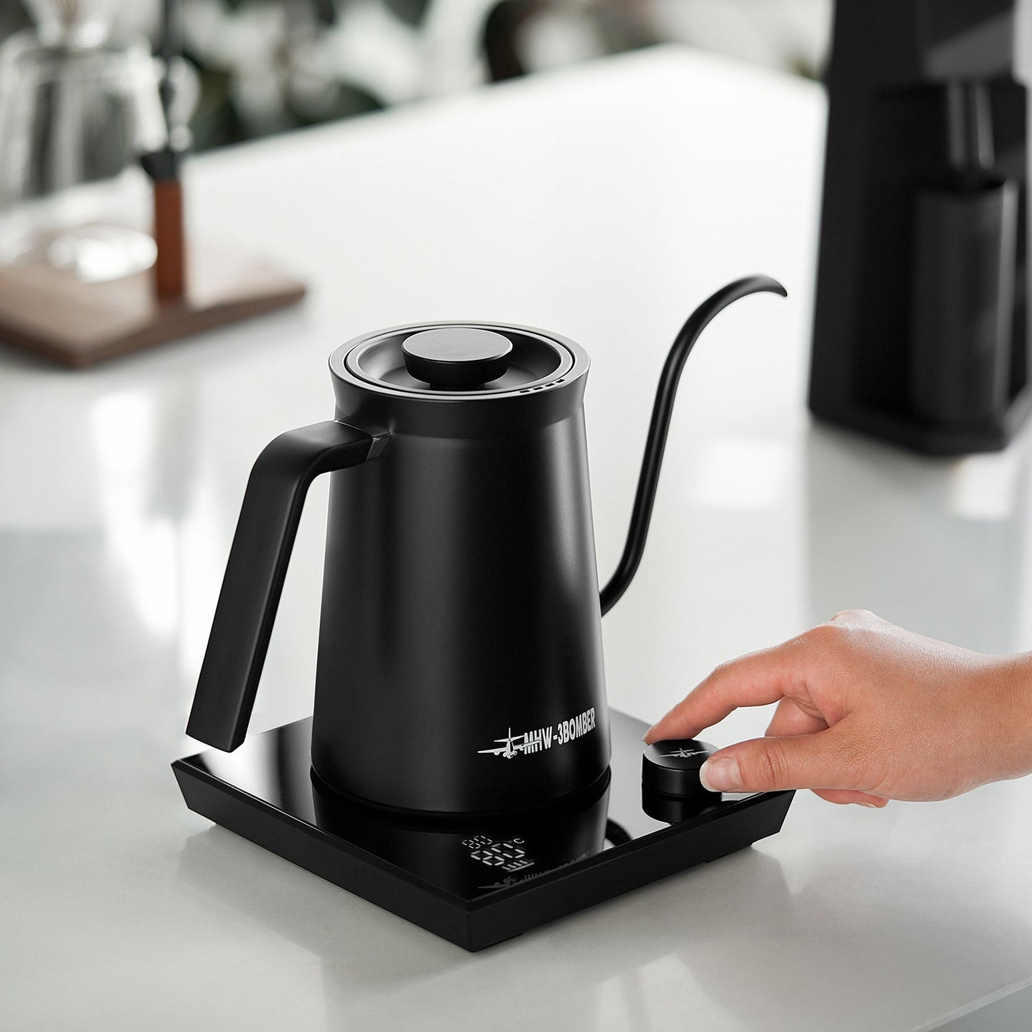 MHW-3BOMBER ASSASSIN GOOSENECK ELECTRIC KETTLE - BLACK