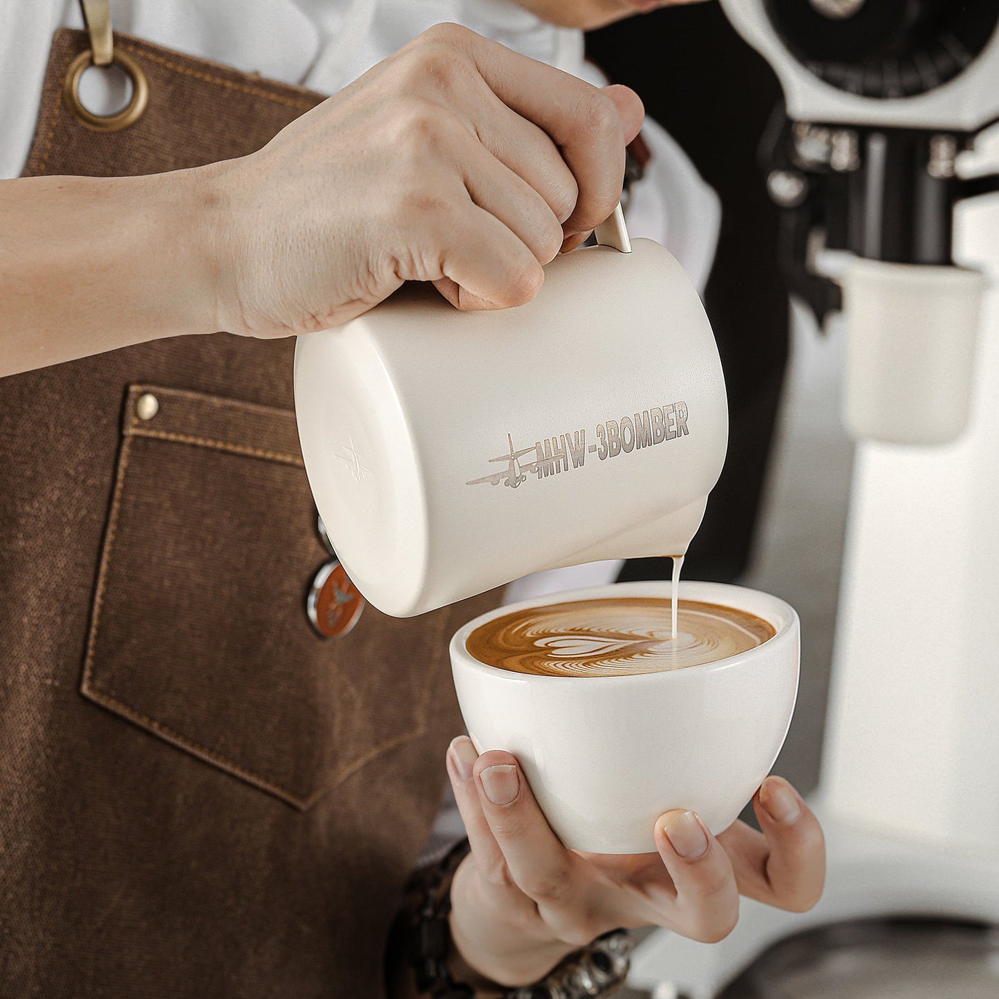 MHW-3BOMBER LATTE ART PITCHER 5.0 WHITE