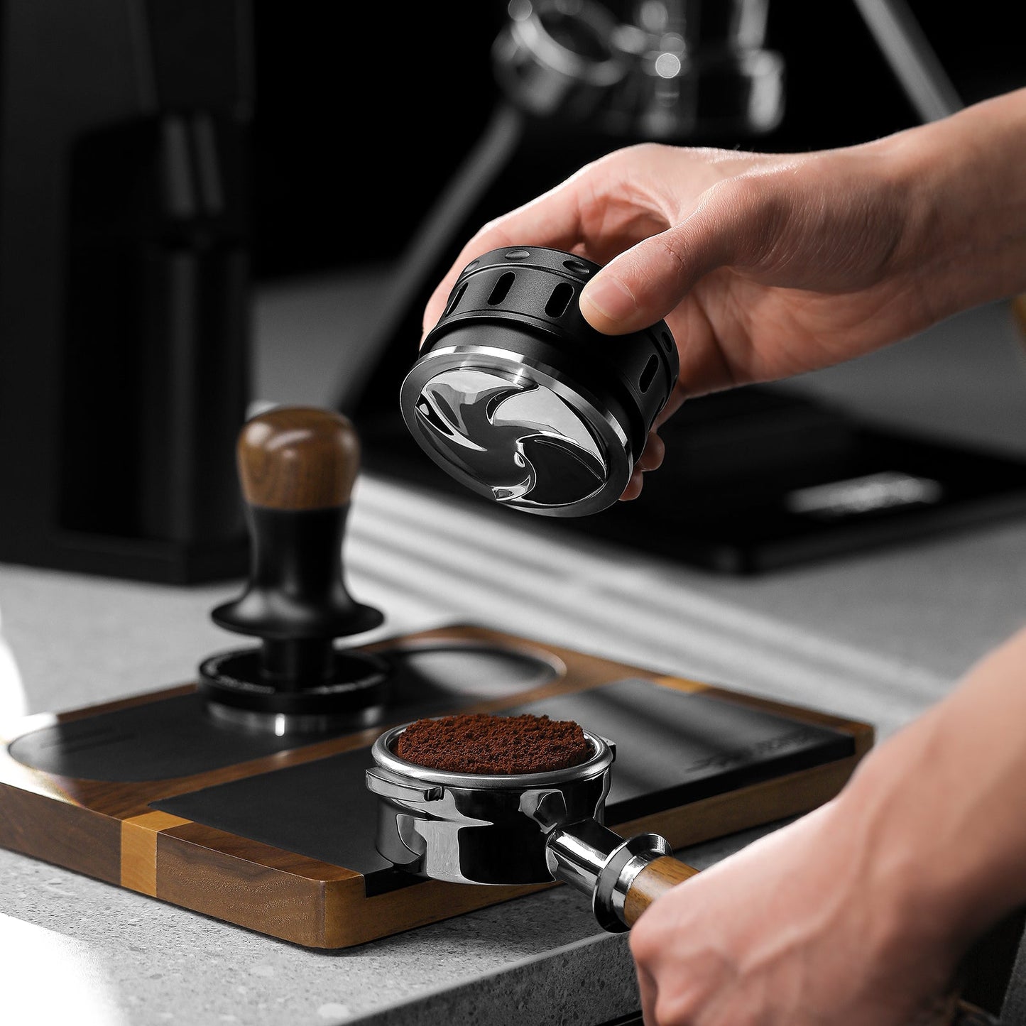 MHW-3BOMBER GRAVITY ADAPTIVE FALCON GRAVITY COFFEE DISTRIBUTOR