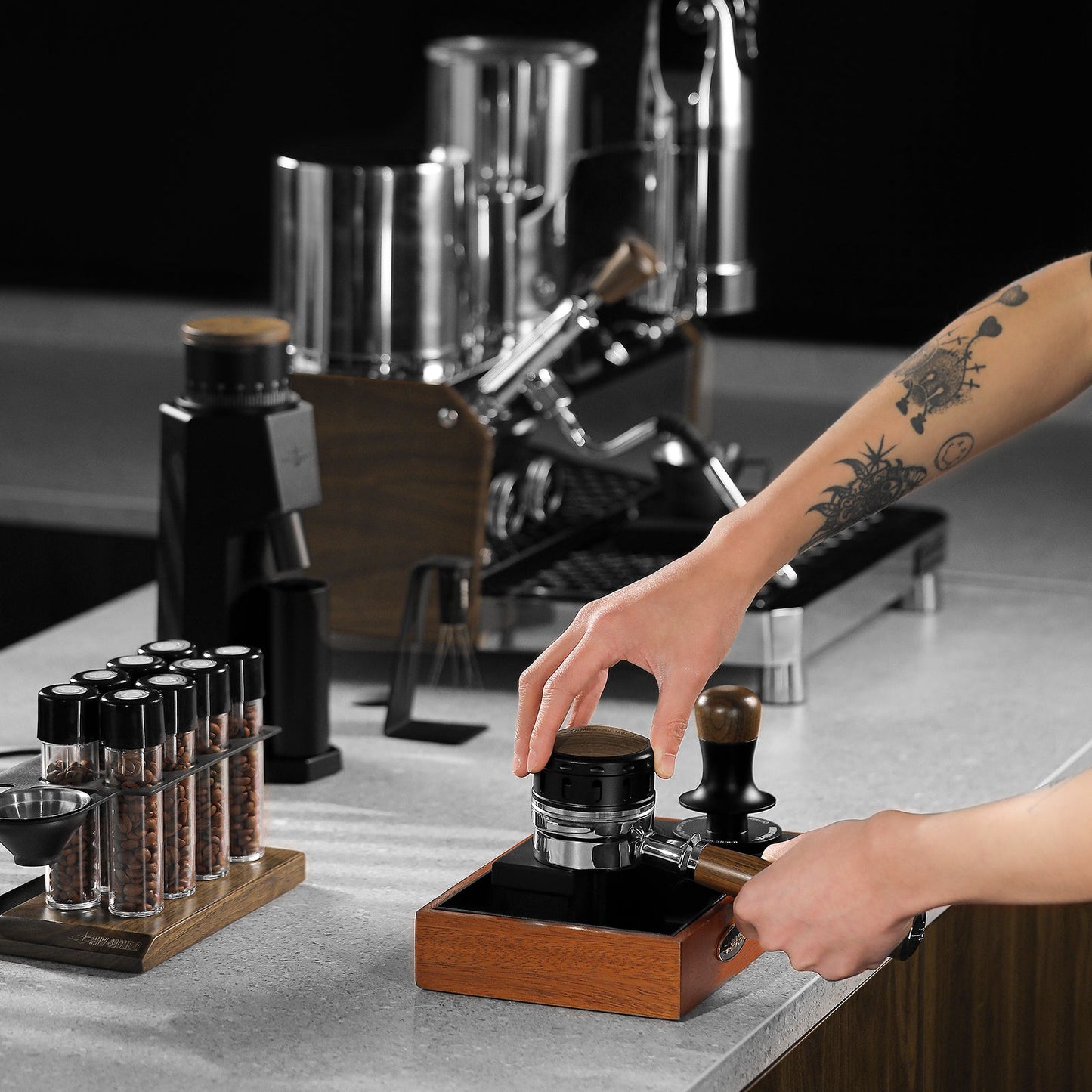 MHW-3BOMBER GRAVITY ADAPTIVE FALCON GRAVITY COFFEE DISTRIBUTOR