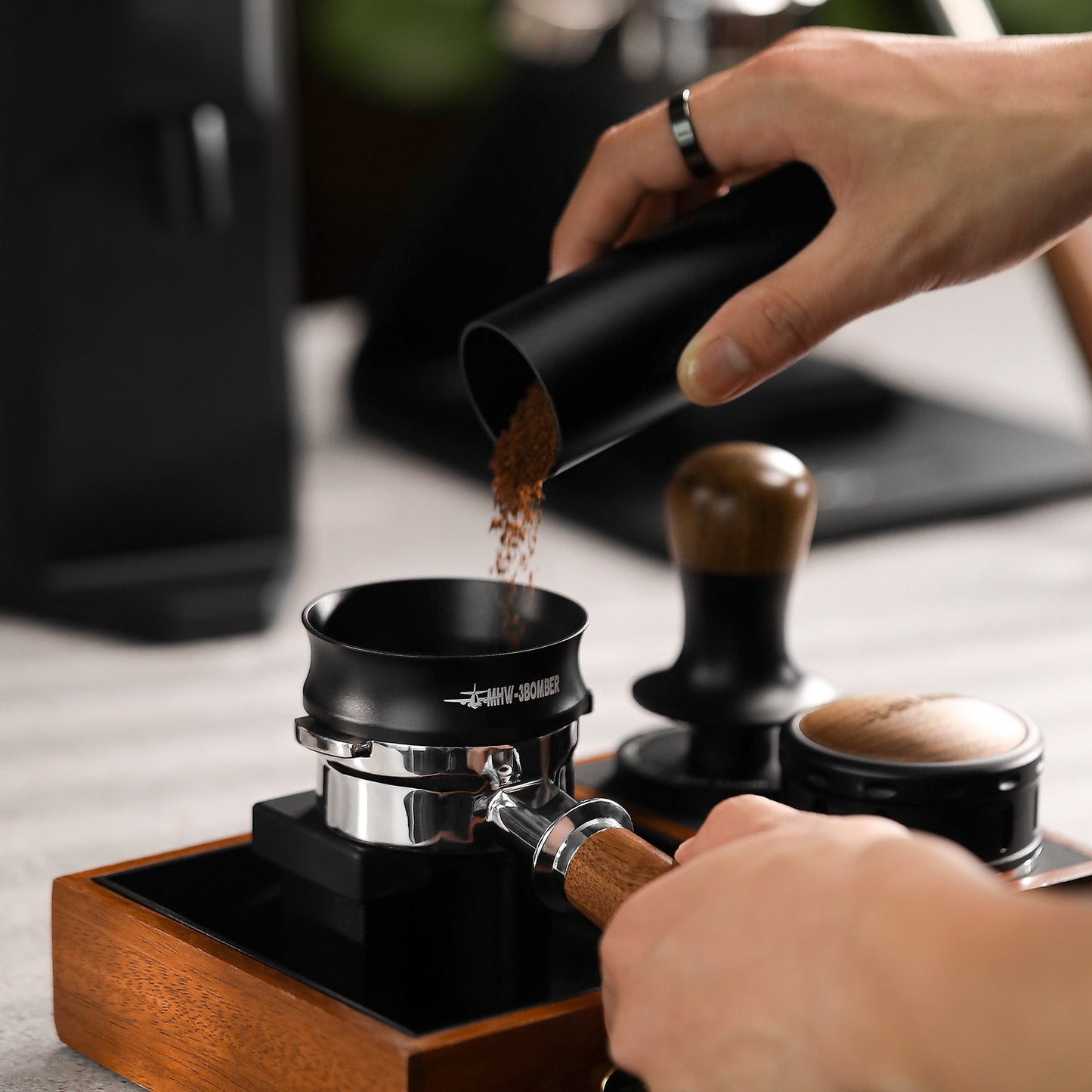 MHW-3BOMBER ESPRESSO MAGNETIC COFFEE DOSING FUNNEL - 58mm
