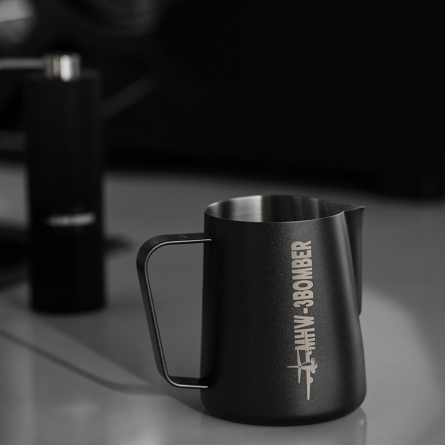 MHW-3BOMBER MILK FROTHING PITCHER 3.0 MATTE BLACK